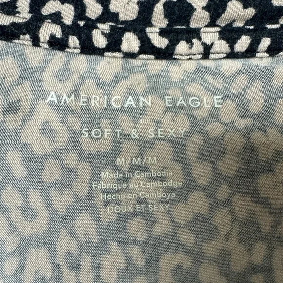 American Eagle Outfitters Black/Beige chic Relaxed Fit Top size Medium - Picture 7 of 8